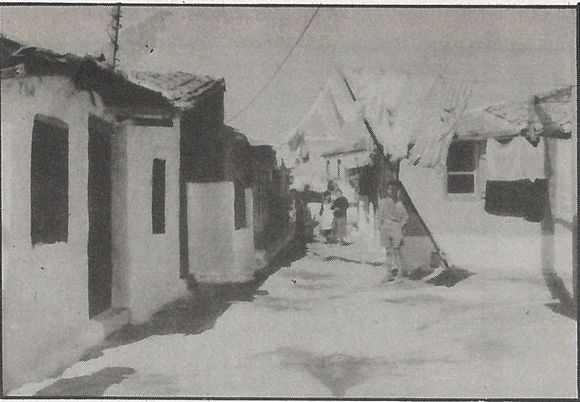 Τρώγλες και παραπήγματα στην περιοχή της Κοίμησης Θεοτόκου ή Παναγίτσας