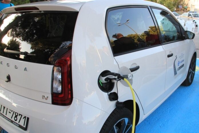 Βούλα: Ξεκίνησε η λειτουργία του πρώτου συστήματος κοινόχρηστων ηλεκτρικών αυτοκινήτων